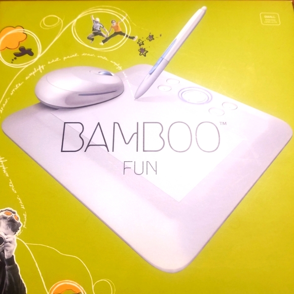 Wacom Bamboo Fun CTE450S USB Drawing Tablet with Pen & Mouse - Picture 6 of 8